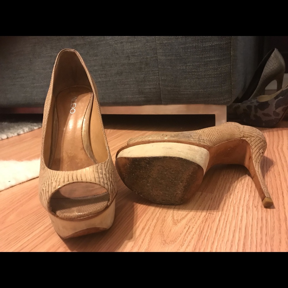 Gold peep toe pumps